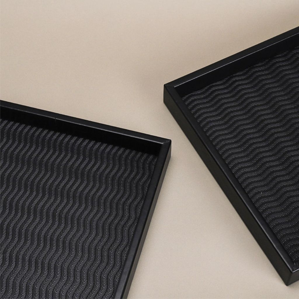 Sørensen Wavy Textured Leather Tray