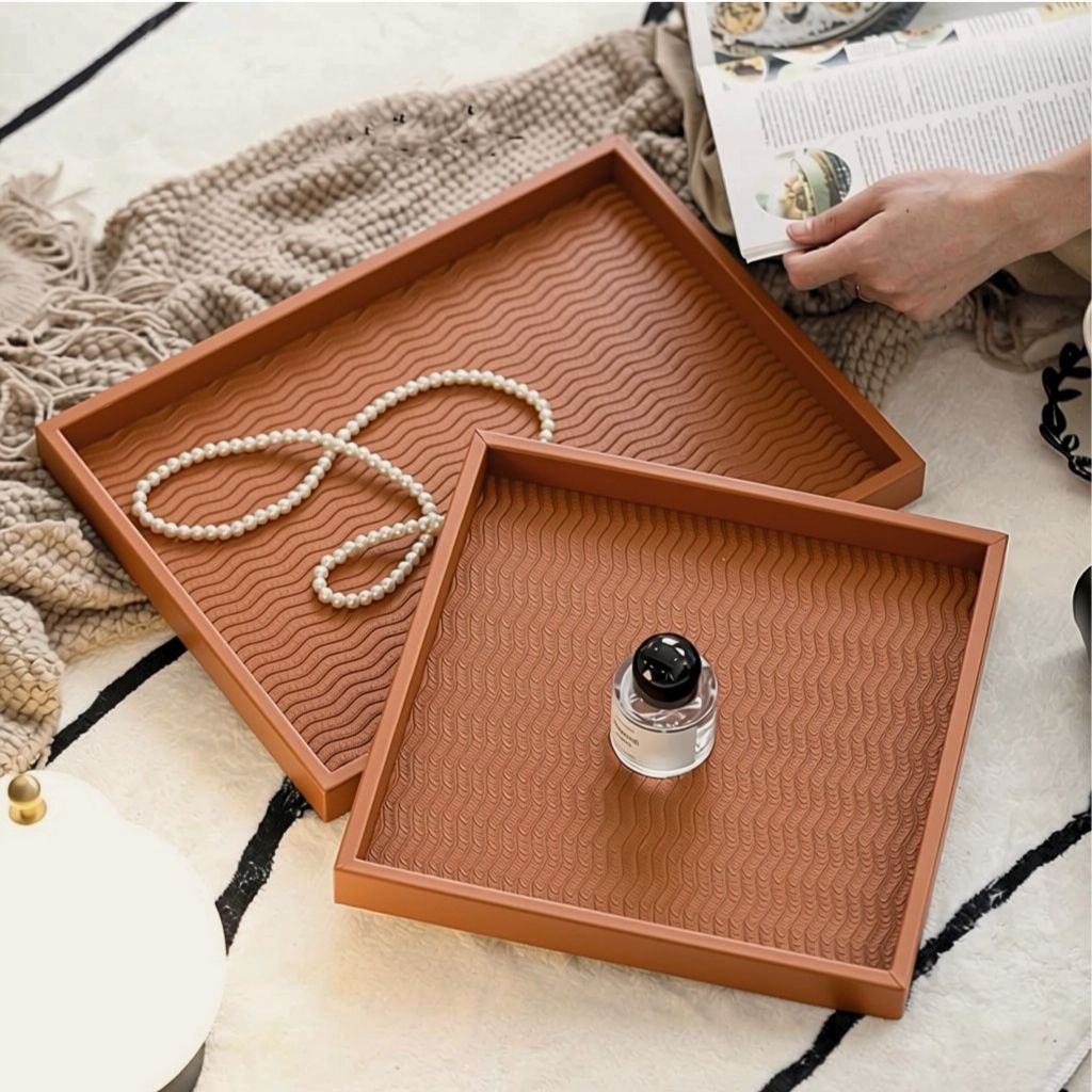 Sørensen Wavy Textured Leather Tray