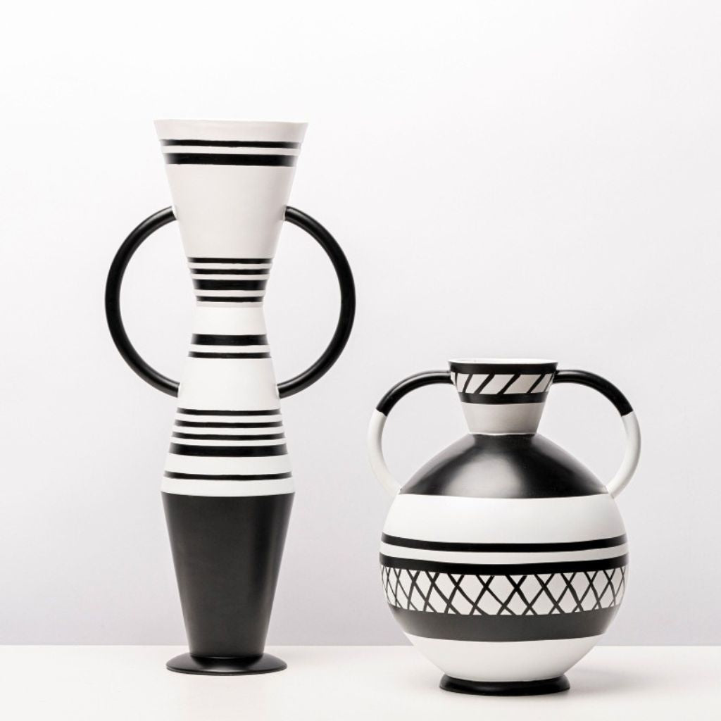 إناء كروي أمفوري كياروسكورو