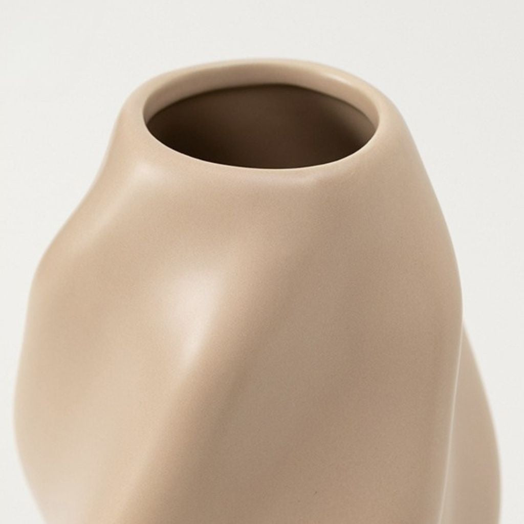 Sinuoso Twisted Sculptural Ceramic Vase