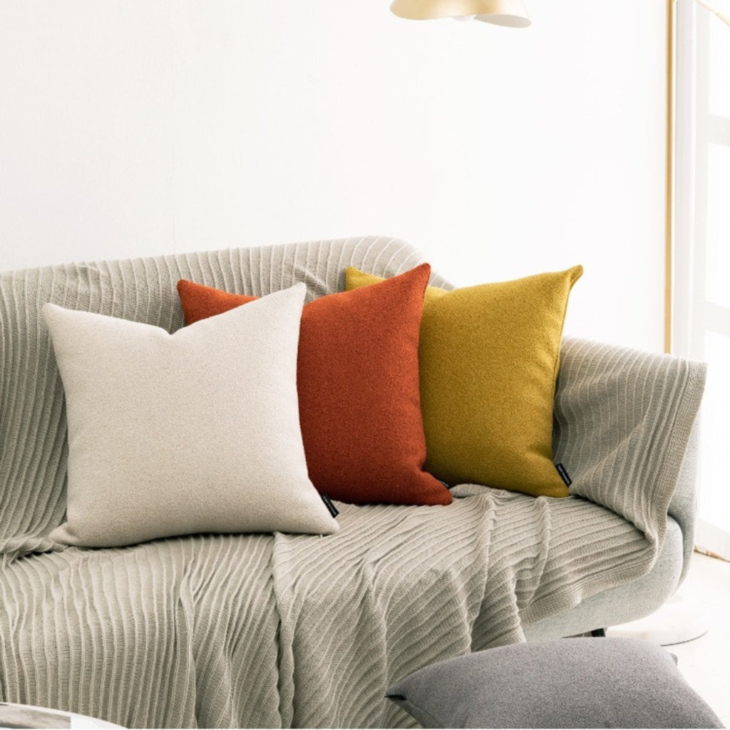 Senna Bouclé Throw Pillow صورة ثانوية