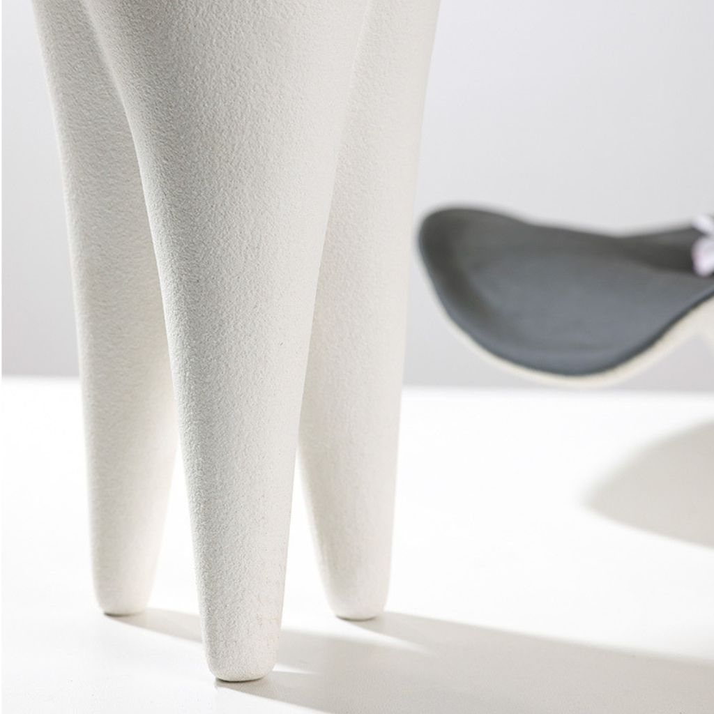 Cáliz Tripod Sculptural Ceramic Vase