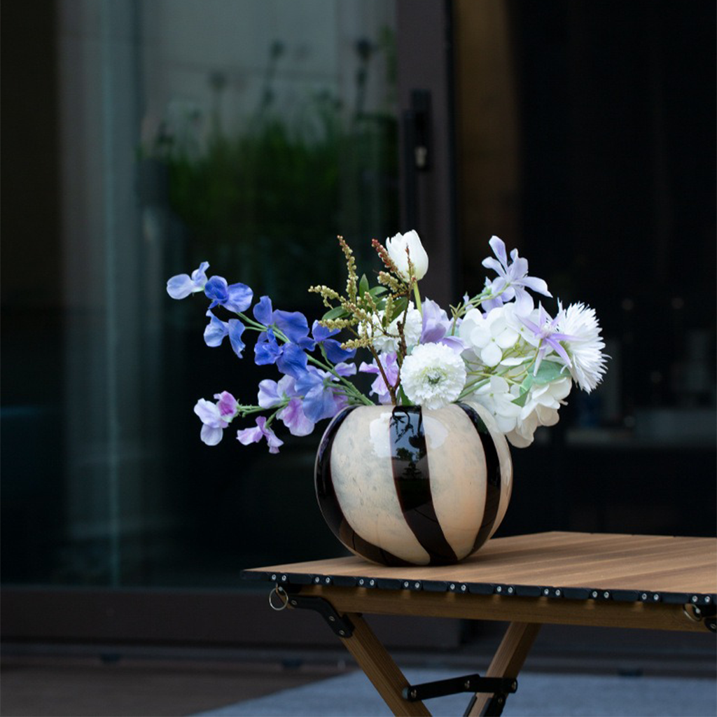 Sillage Hand-blown Glass Vase Secondary image