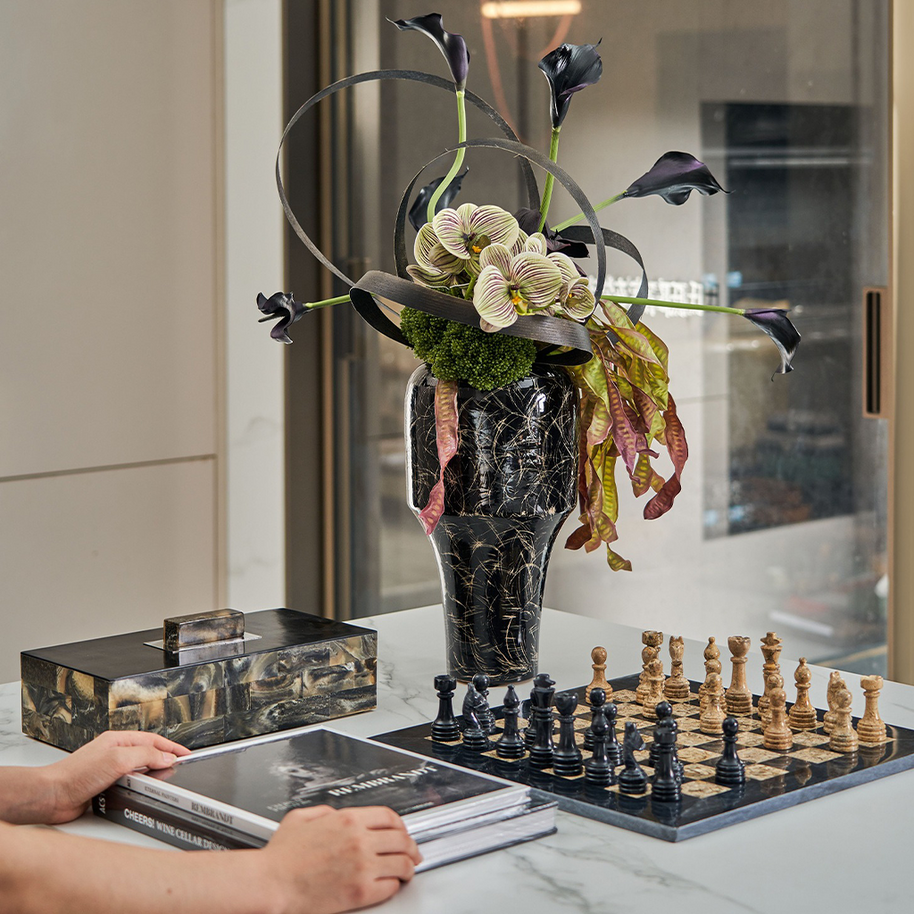 Agora Chess Set