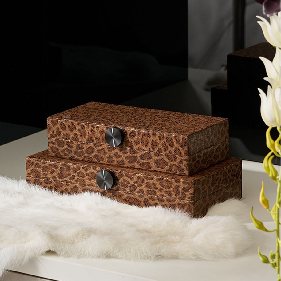 Dione Box