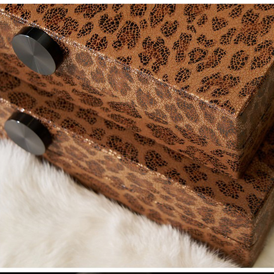 Dione Box