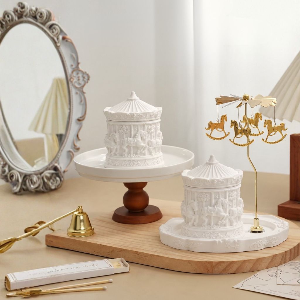Mélodia Cedar & Lily Scented Carousel Relief Spinning Candle