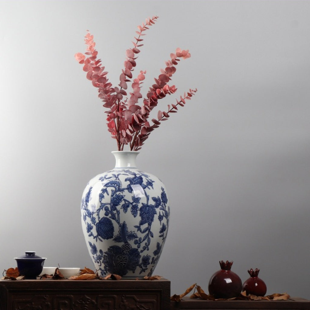 Qinghua Classic Porcelain Vase