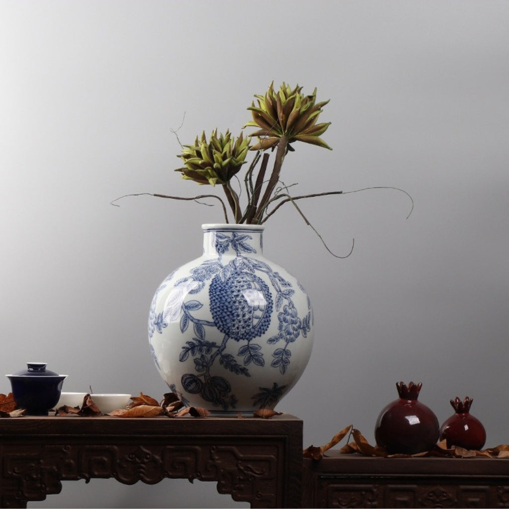 Qinghua Classic Porcelain Vase