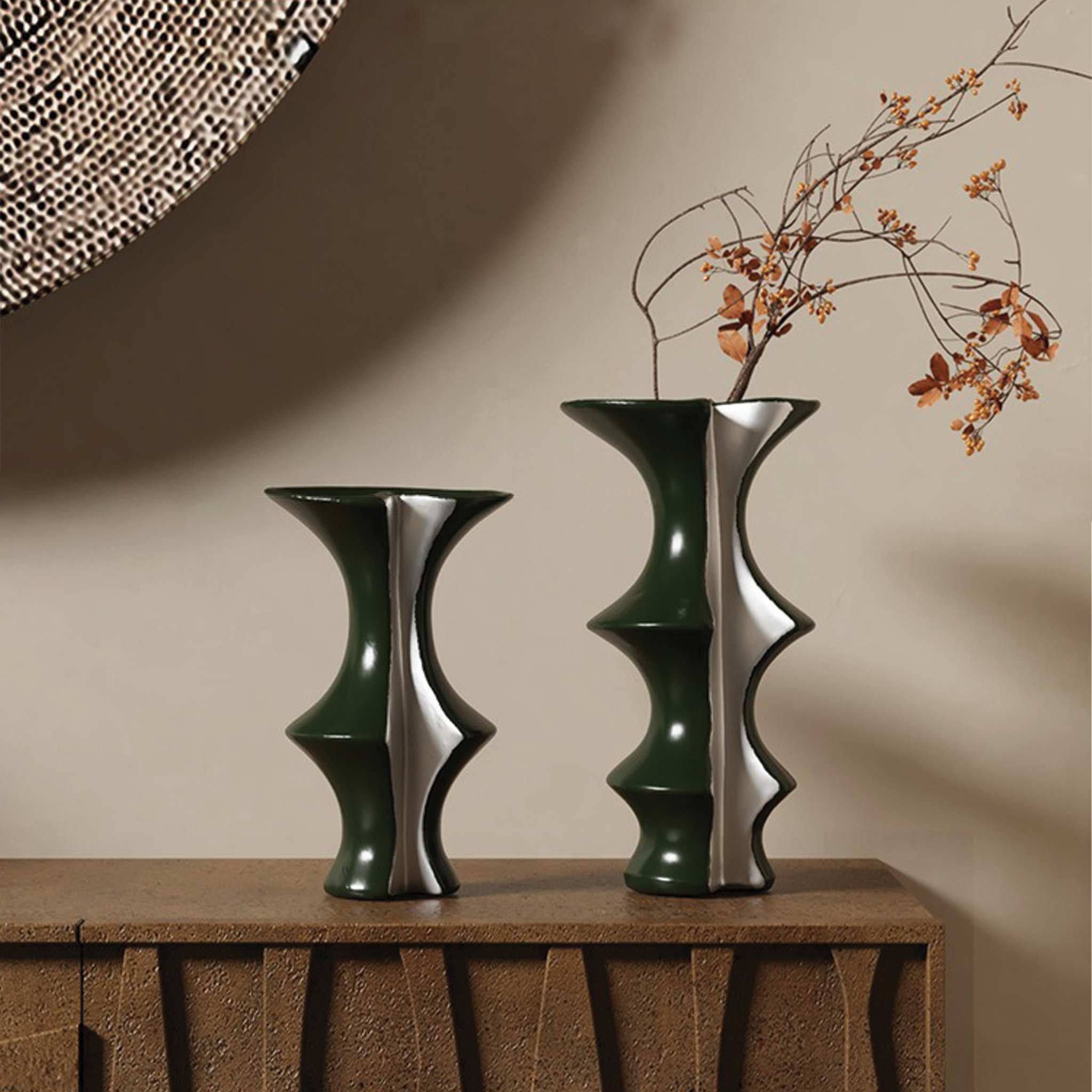 إناء كاراكورام الفخاري المخدد