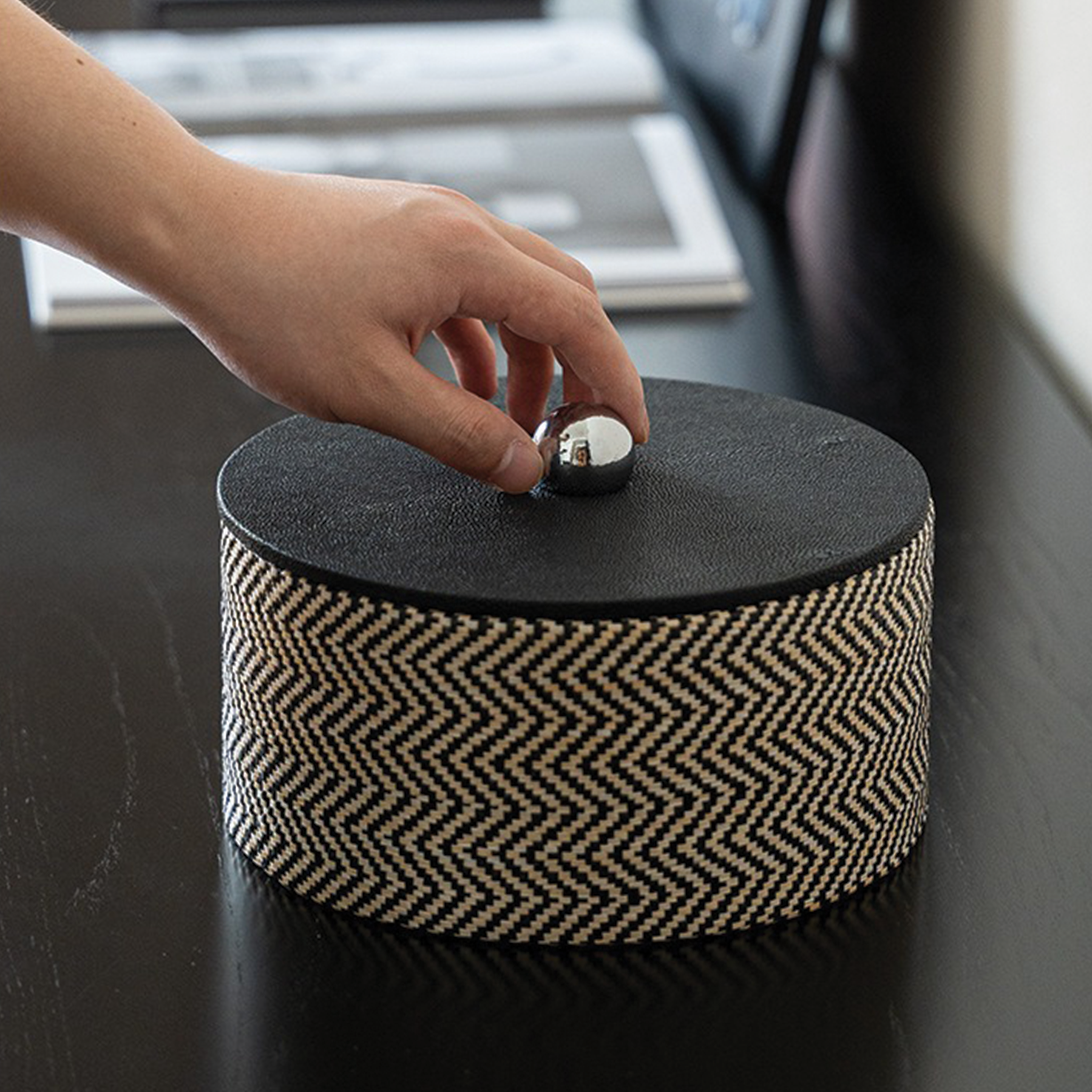 صندوق غابرييل بغطاء بنقشة مربعات Houndstooth