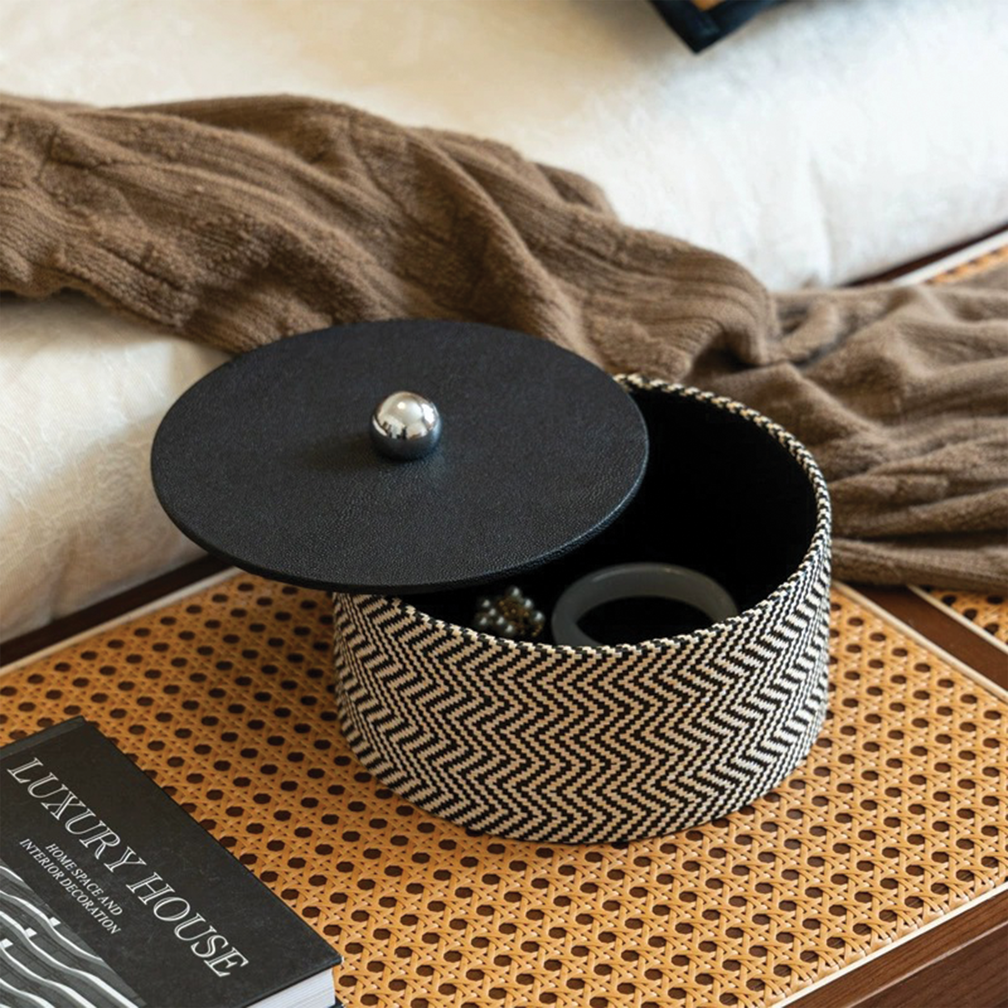 صندوق غابرييل بغطاء بنقشة مربعات Houndstooth