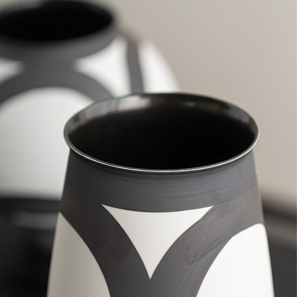 Modulo Hand-painted Ceramic Vase