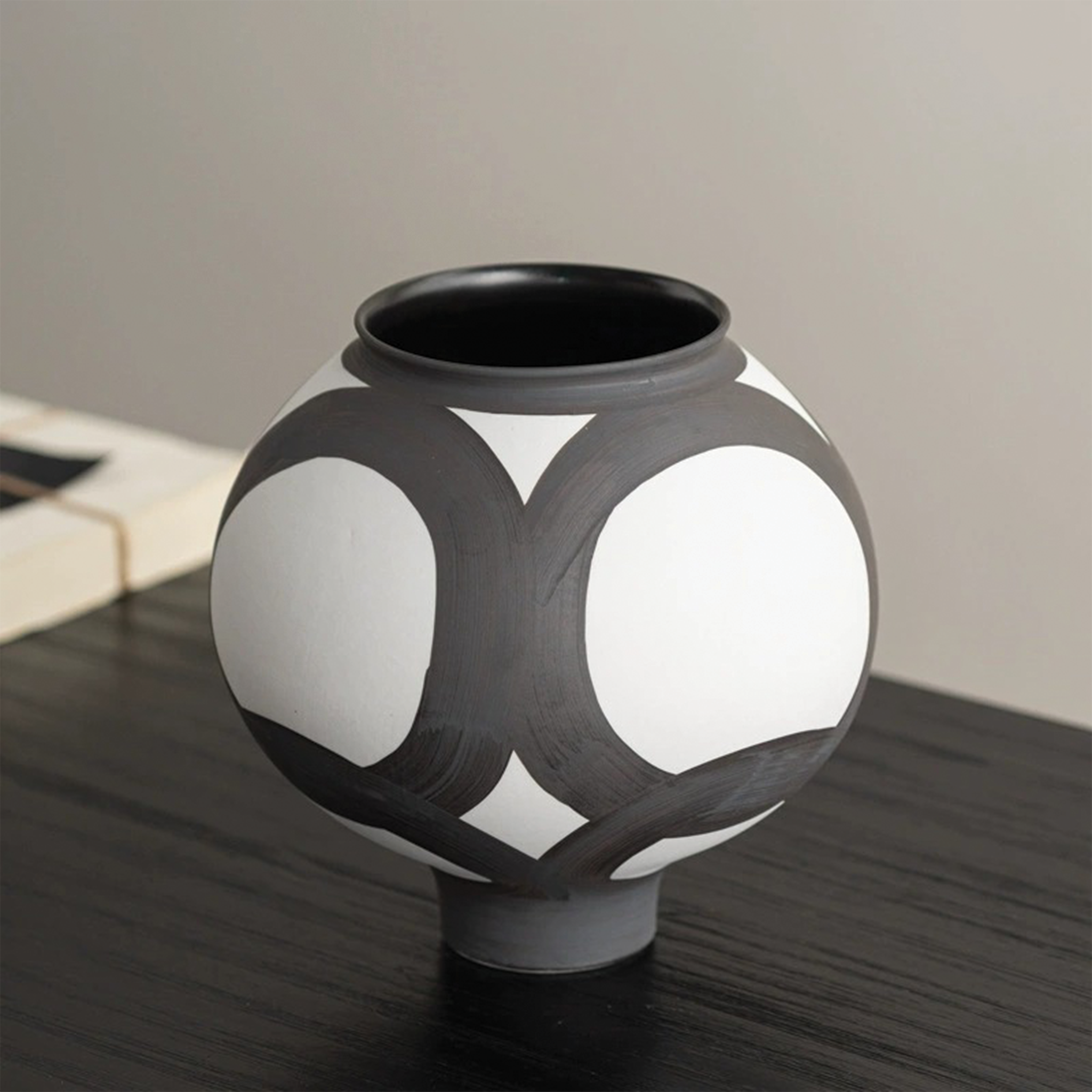 Modulo Hand-painted Ceramic Vase